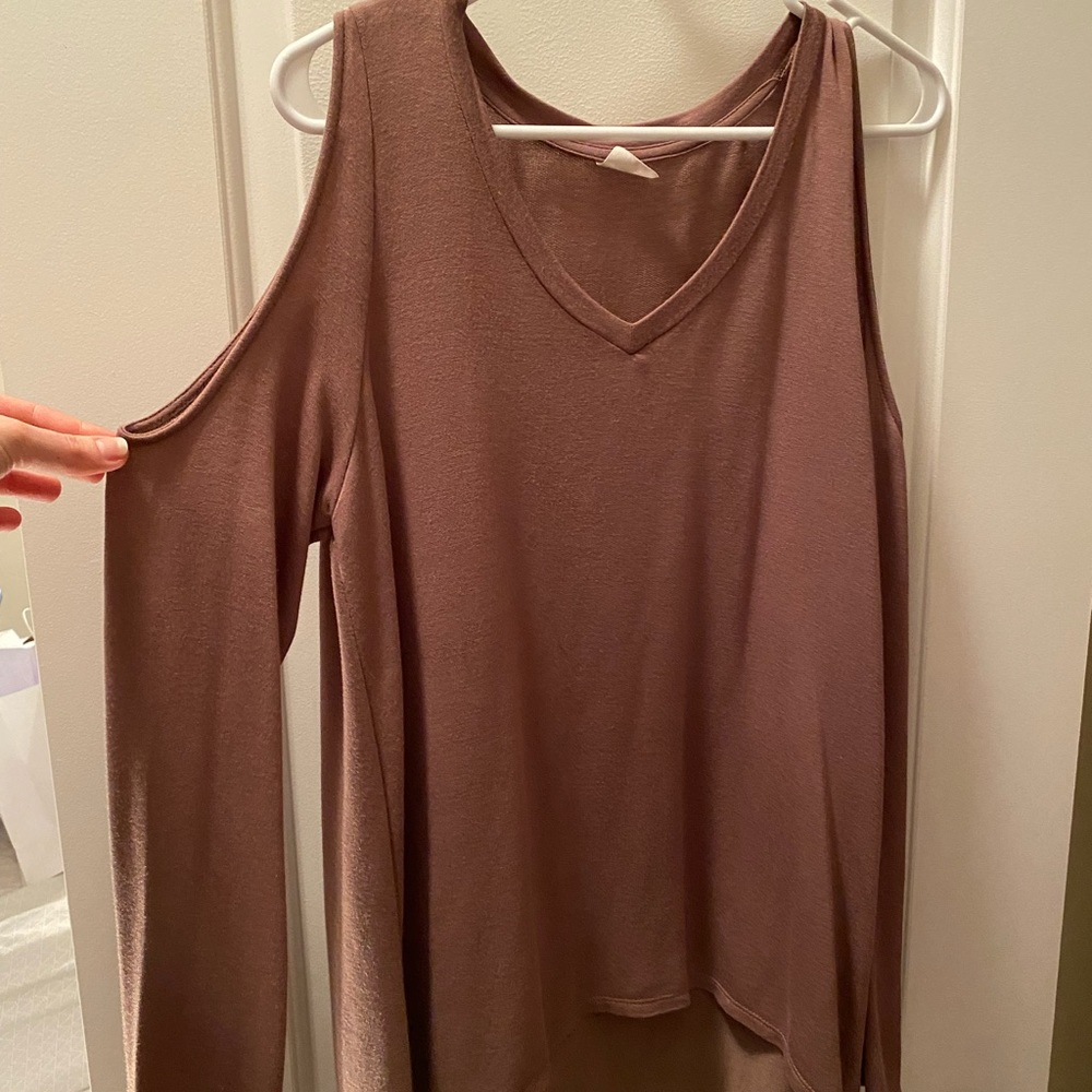 Brown cold shoulder high low top